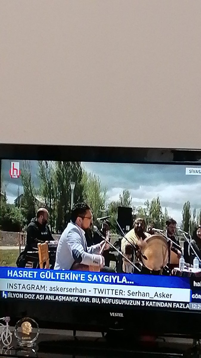 #serhan_asker #gökemlihatıralar #halktv. her zamanki  çok keyifli bir program, zevkle izliyoruz, emeklerinize sağlık 🙏