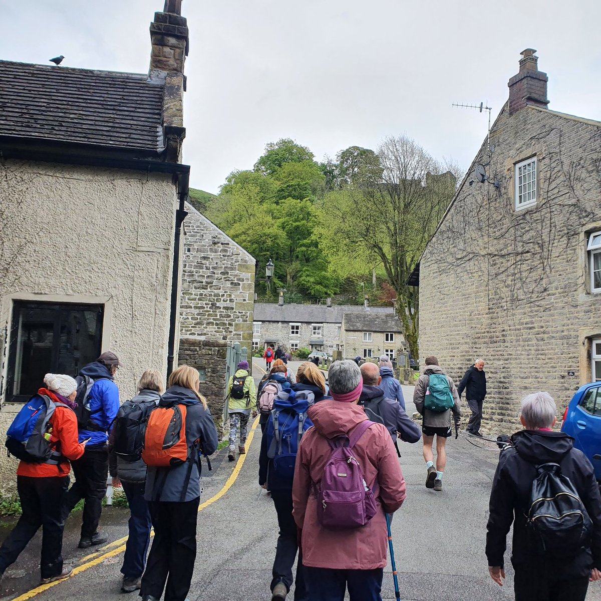 blackandgrayadv's tweet photo. Fab day yesterday walking Mam Tor #blackandgrayadventures  #firstpostcovidwalk #keepingpeoplemoving #derbyshire #mamtor https://t.co/1vUDzSDH1L