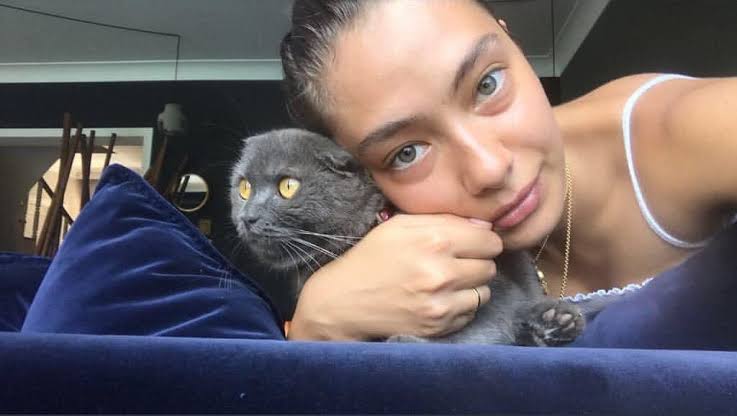 eylullneslim's tweet photo. Günaydınnn🤗🌸🌼
#NeslihanAtagul #NeslihanAtagül https://t.co/gAOABPTiWD