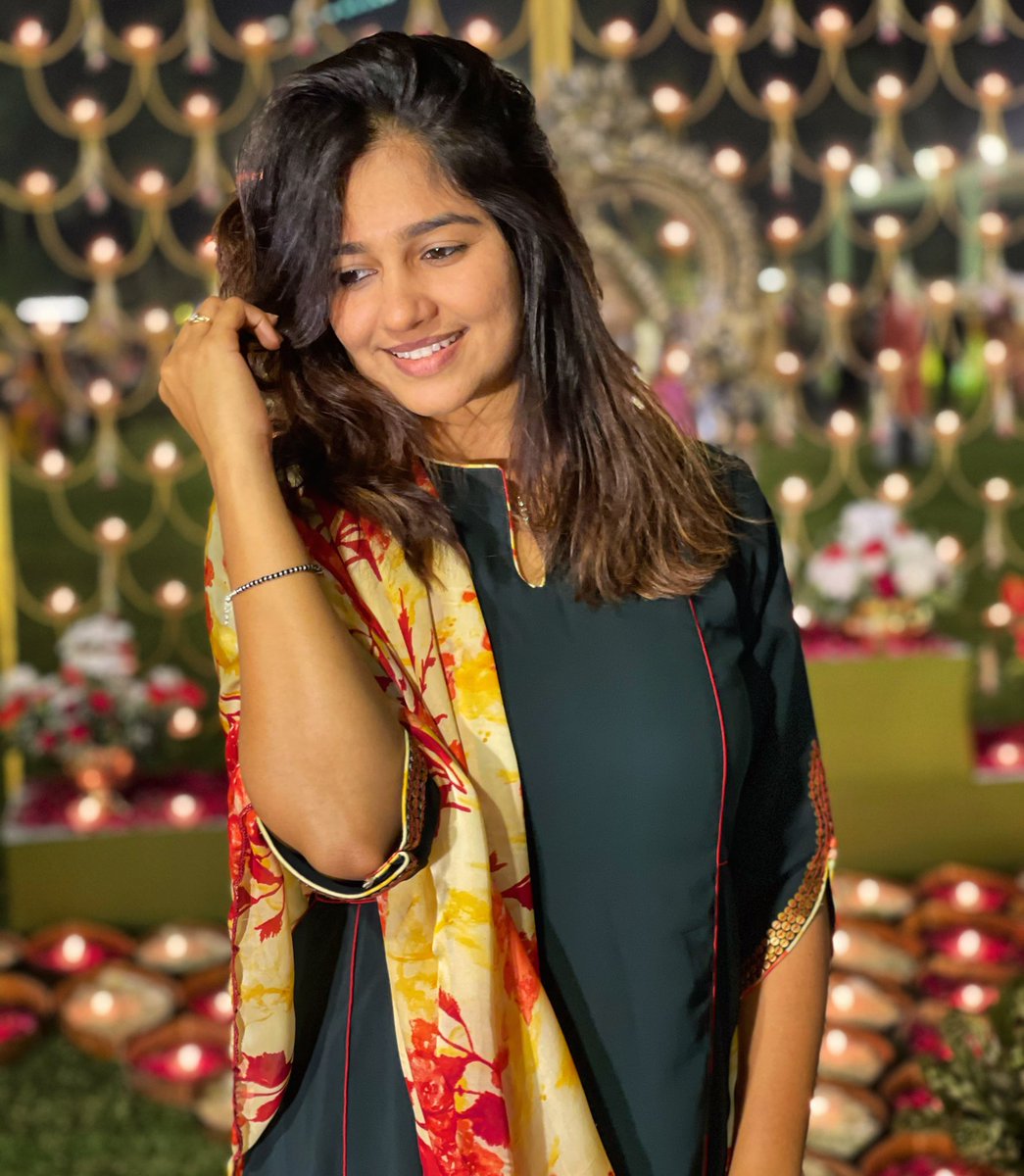 aditiraval's tweet photo. खुद में खोये रेहते हे लोग ... और फिर शिकायत करते हे कि मुझे तुम पहले क्यू नहीं मिले... 

एक नज़र देख लिया होता आँखोंमें.. शिकायत करने का मौक़ा नहीं मिलता .. https://t.co/FpFeF9Oozs