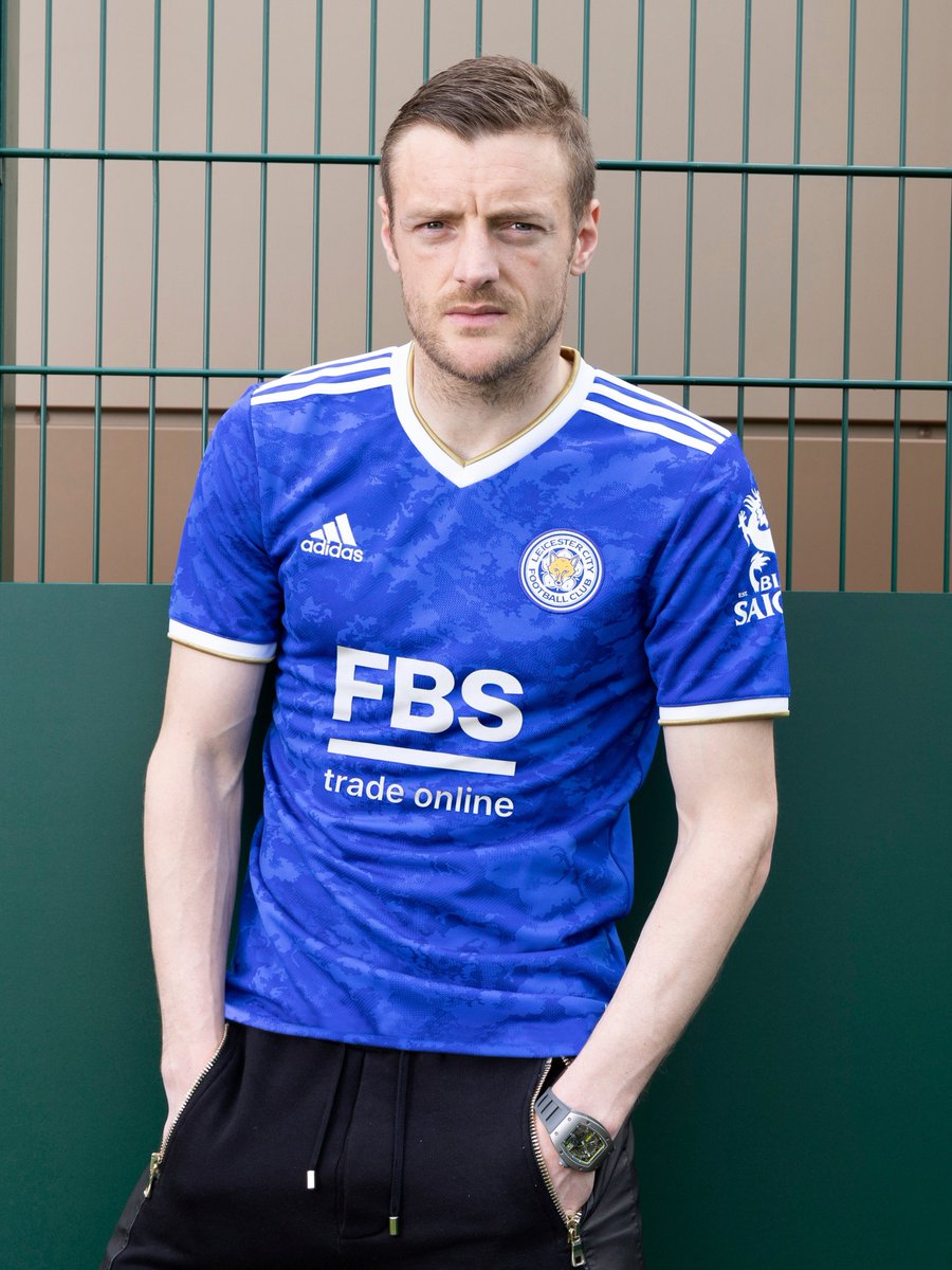 formakultur's tweet photo. Leicester City yeni iç saha formasını tanıttı. #forma21
Yeni forma bugün Premier League’in son hafta maçında Tottenham karşısında giyilecek.
@LCFC | @adidasfootball https://t.co/w8dWDBz2m0