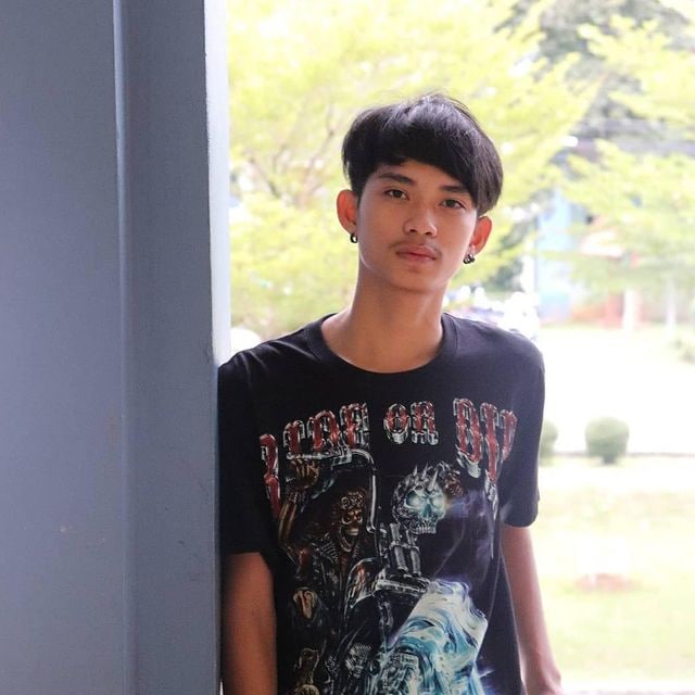 NethTe's tweet photo. គ្មានវាសនា🥺🥺🥺 https://t.co/cVwe1AeCG2