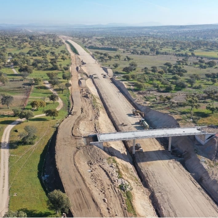 A_Leal_G's tweet photo. Ingeniería Española

El valor de la construcción de la infraestructura.

Plataforma de 14 metros de ancho y Construcción de viaducto de 3 vanos. Coordinación con organismos implicados.

Parece fácil, ¿Verdad? https://t.co/gkQcXsQdRG