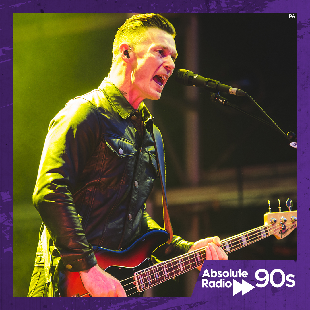 Happy birthday to bassist Richard Jones! Which Stereophonics song contains the best bass riff? 