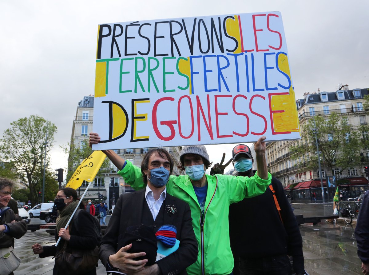 Voltuan's tweet photo. Avec l'adorable @VillaniCedric #CedricVillani et le non moins exquis #BernardLoup j'ai soutenu #Gonesse #Grigon #Saclay 3 sites de #terresfertiles à protéger !! @Pauline_Boyer_ @alma_dufour @cdion @AnvCop21 @Ludivine_Bantig @realmarcel1 @la_chouet @CharliB97783485 @annielahmer https://t.co/OqfPNnKHUN
