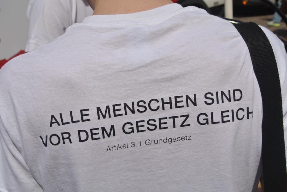 SPD_Buedingen's tweet photo. Das #Grundgesetz hat Geburtstag! Heute vor genau 72 Jahren wurde es verkündet und definiert seitdem die #Säulen unserer #Gesellschaft. Lasst uns unsere #Verfassung gegen alle Feinde verteidigen! https://t.co/dVN03ry7II