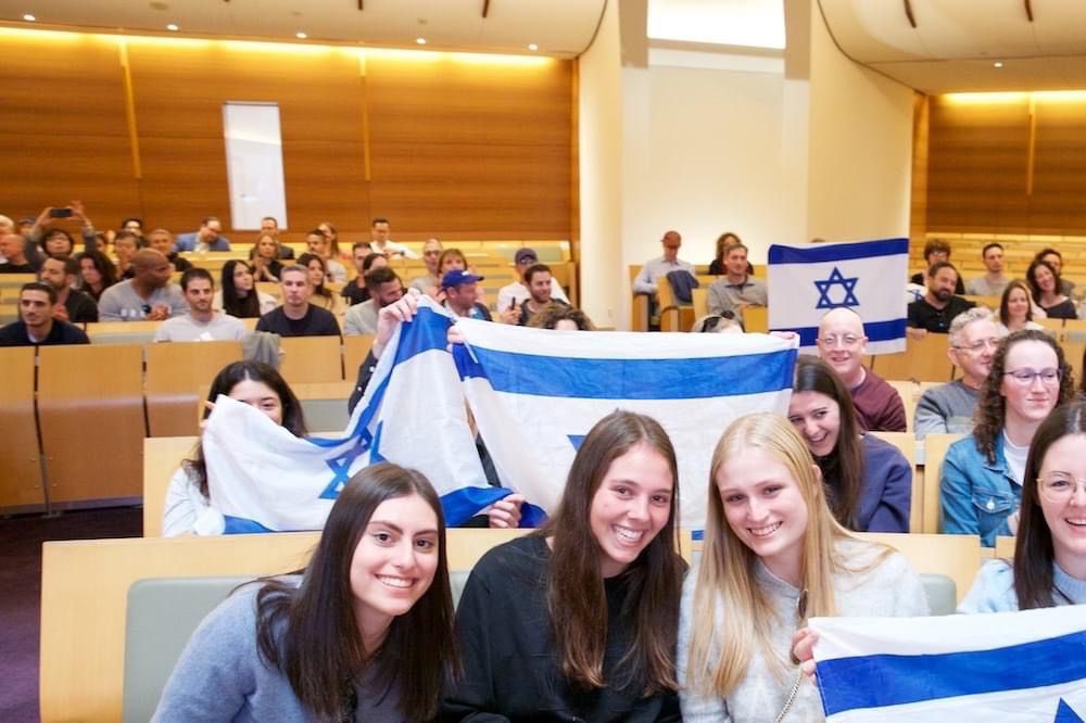 ZC_NSW's tweet photo. It was an inspiring show of communal support for #Israel today, with hundreds of members of the community, as well as Federal, State and local politicians, coming together at Central Synagogue, to show their solidarity with Israel, in wake of the recent terror campaign from Gaza. https://t.co/PNqvOmE8TY