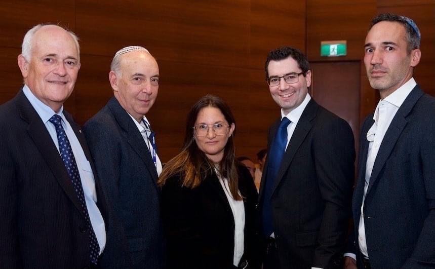 ZC_NSW's tweet photo. It was an inspiring show of communal support for #Israel today, with hundreds of members of the community, as well as Federal, State and local politicians, coming together at Central Synagogue, to show their solidarity with Israel, in wake of the recent terror campaign from Gaza. https://t.co/PNqvOmE8TY