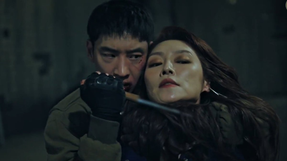 Lee Je Hoon really did his best to film all the action and fighting scenes ...