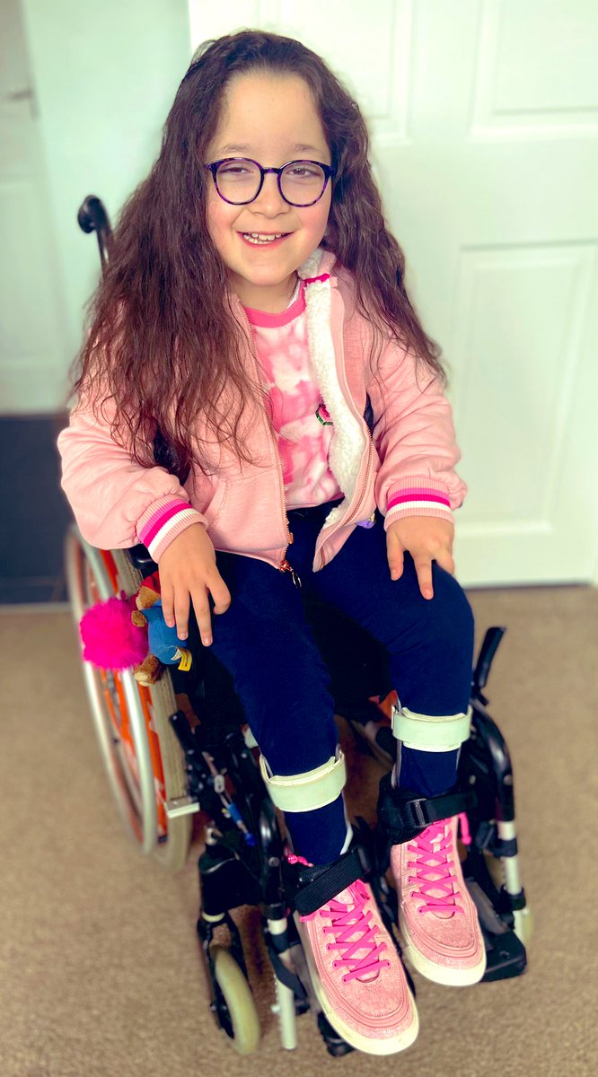 That’s little Miss showered and fed. Off to my parents house so my Father and I can start putting my front garden project together. No cricket for me today due to a change in fixtures back to normal next week.🤞🏼🌧🏏  #sundayvibes 🌳 #DisabledAndBeautiful 

justgiving.com/campaigns/char…