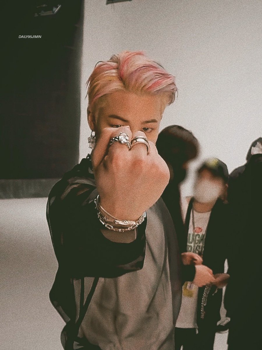 daily95jimin's tweet photo. jimin has a gift for you ♡ https://t.co/qAgF4HgGNW