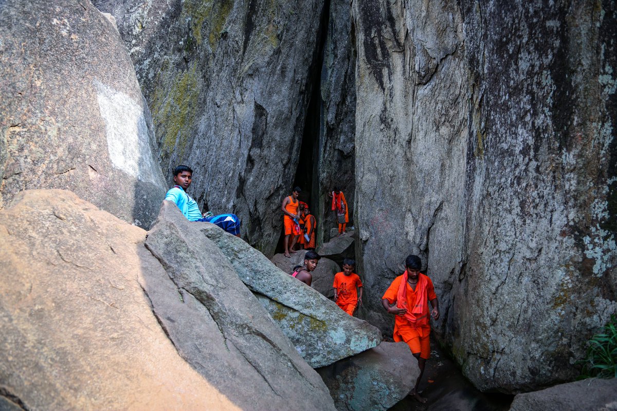 VisitJharkhand's tweet photo. Visit the temples and the beautiful caves at Tapovan located at a distance of 10km from Deoghar Town. Offer yourself a small trekking trip through the large hill size rocks of Tapovan.

Enjoy the beautiful scenic beauty at Tapovan and unveil the interesting facts and history. https://t.co/hMw7UrZFed