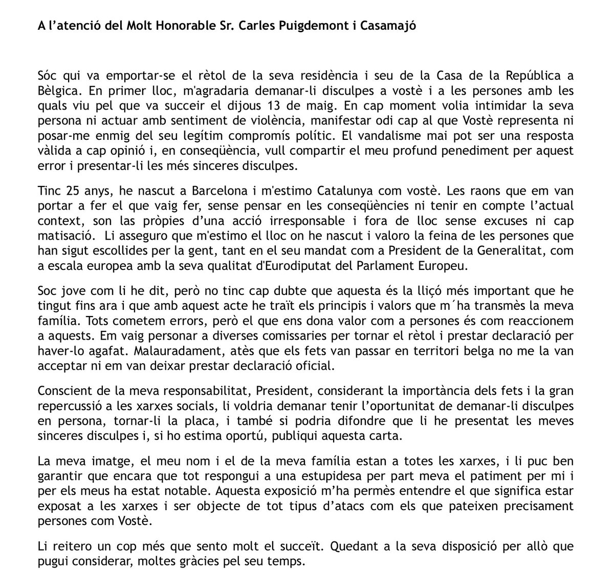 El noi que va endur-se la placa de la Casa de la República va fer-me arribar, poques hores després de l’error, una carta de penediment i disculpa. Avui ha estat valent i ha vingut a retornar-me la placa. Li agraeixo molt el gest, que l’honora. Dono l’incident per tancat i resolt.