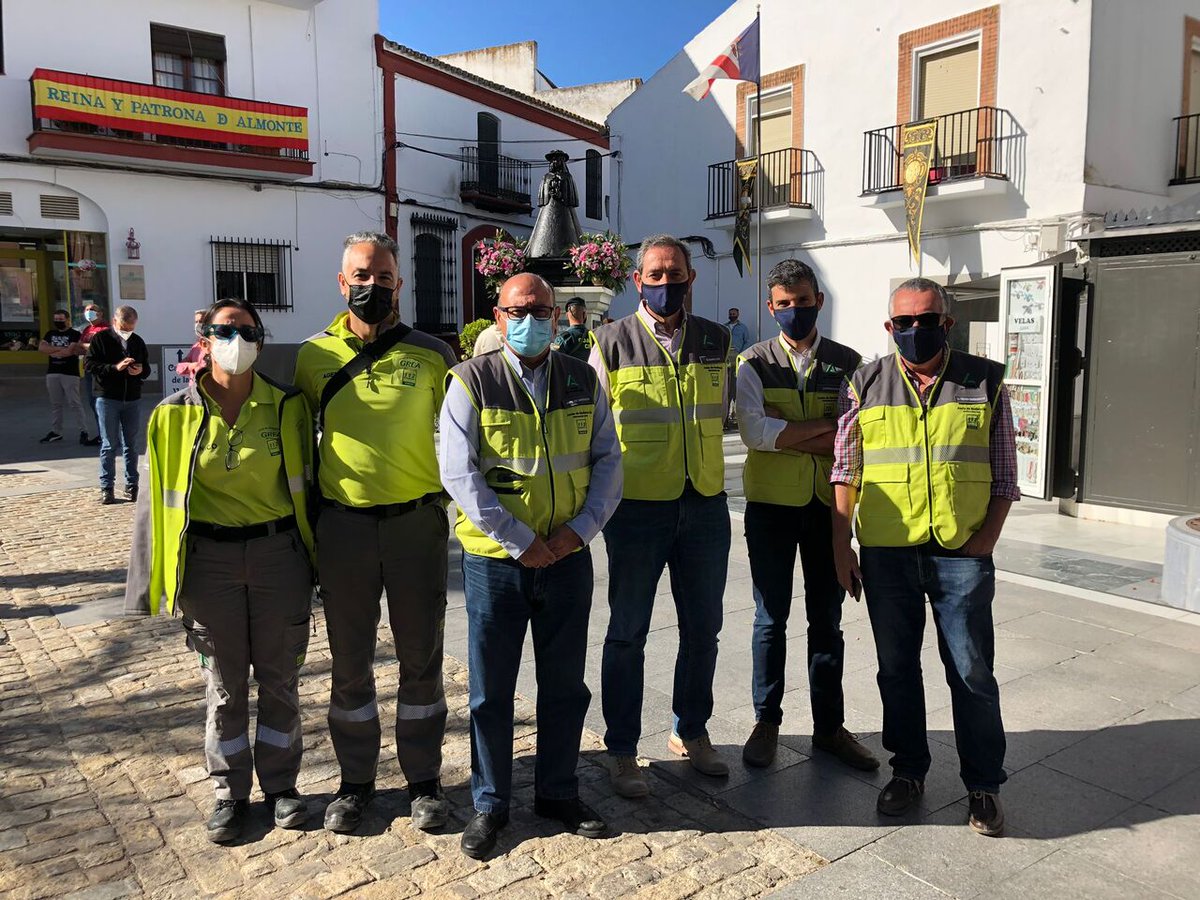 E112Andalucia's tweet image. 📌 Seguimos con el apoyo al dispositivo de seguridad del Ayuntamiento de Almonte por Pentecostés. 

✅Colaboran voluntarios de #ProtecciónCivil de Almonte, Nerva, Valverde, Palos, El Campillo y Punta Umbría con 1⃣1⃣2⃣, #GREA112 y subdirector de @E112Andalucia