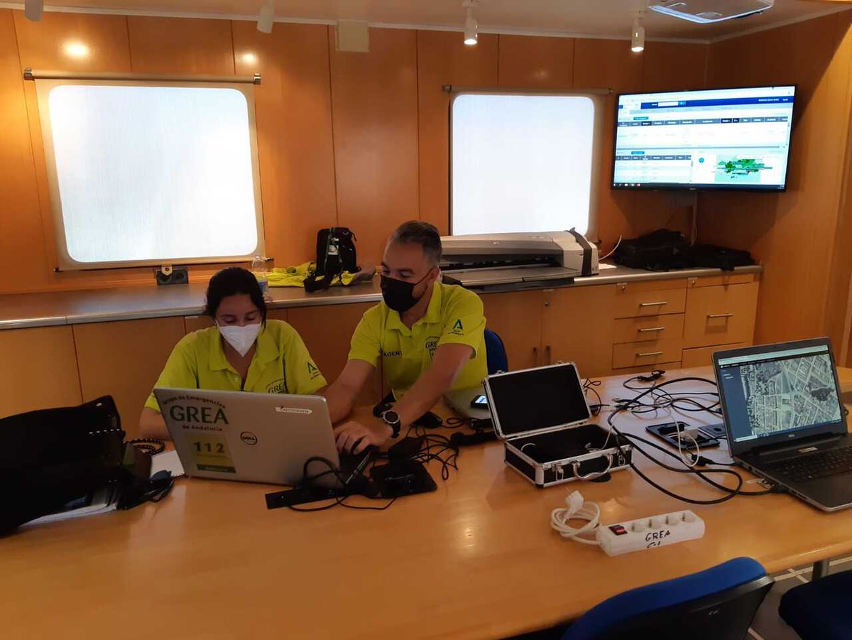 E112Andalucia's tweet image. 📌 Seguimos con el apoyo al dispositivo de seguridad del Ayuntamiento de Almonte por Pentecostés. 

✅Colaboran voluntarios de #ProtecciónCivil de Almonte, Nerva, Valverde, Palos, El Campillo y Punta Umbría con 1⃣1⃣2⃣, #GREA112 y subdirector de @E112Andalucia