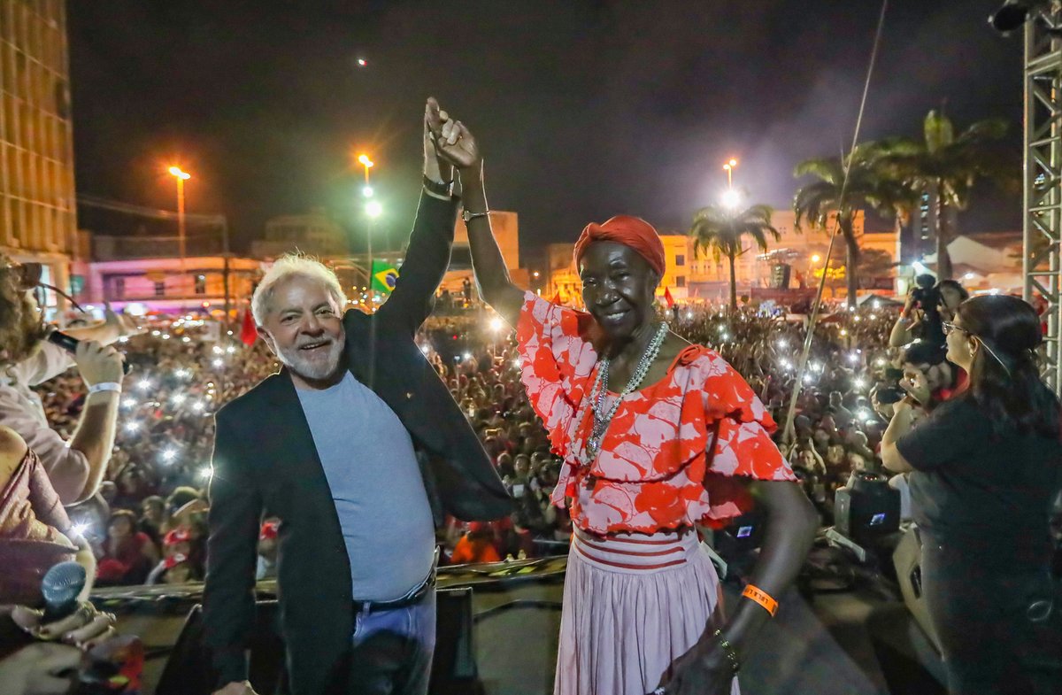 EsquerdaA1000's tweet photo. Lula e Lia de Itamaracá  a Foto perfeita
Lia de Itamaracá é Patrimônio Vivo de Pernambuco  Rainha da Ciranda. Doutora Honoris Causa  pela UFPE
Alo Pernambuco Lula é 100% Cultura #Lula2022 https://t.co/BjYExuepXG