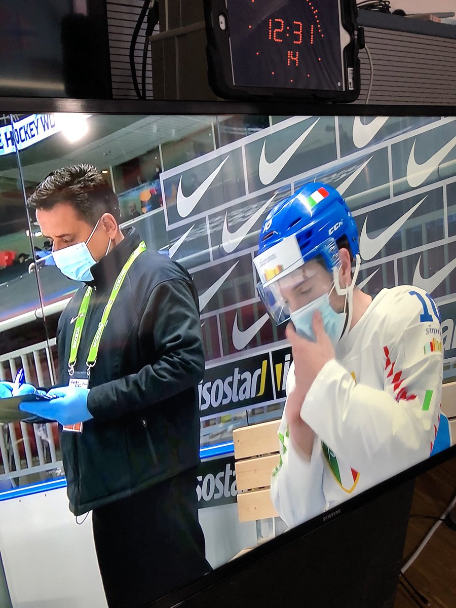 Bonsa47's tweet photo. 2+10 = munnbind 😷 #viaplayhockey https://t.co/BvQWbV6WtK