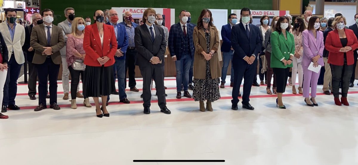 Blanca_CLM's tweet photo. Hoy en #FITUR2021 en el día de #CiudadReal acompañando a @JoseleCaballero y @PilarZamoracr en la presentación del proyecto #GeoparqueVolcanico y el DC Aniversario del privilegio de ciudad para la capital. #CLM y #CR biodiversidad, patrimonio y cultura nos define #TuMundoInterior https://t.co/eQ1uIxpLZH