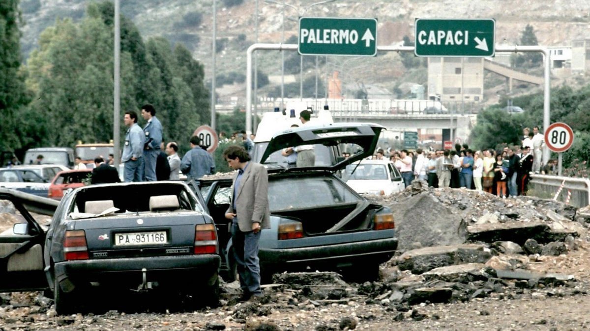 weirdisordnr's tweet photo. 23 maggio 1992

29 anni dalla strage di capaci. https://t.co/zNJOPtqKoF
