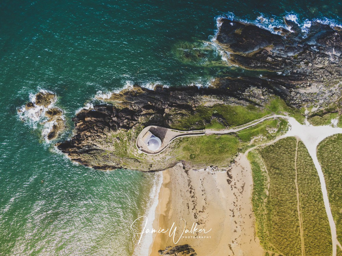 Tŵr Mawr lighthouse, on Ynys Llanddwyn on Anglesey, Wales, marks the western entrance to the Menai Strait 🏴󠁧󠁢󠁷󠁬󠁳󠁿

#ynysllanddwyn #twrmawr #lighthouse #anglesey #wales #cymru #menaistrait #yourwales #capturewales #explorewales #exploringwales #imageofwales #walesphotography