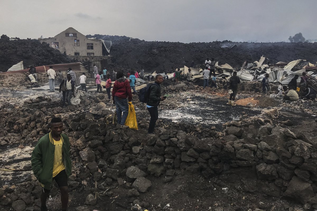 inquirerdotnet's tweet photo. THOUSANDS FLEE GOMA CITY IN DR CONGO AFTER VOLCANO ERUPTS

LOOK: Thousands have fled a volcanic eruption in the Democratic Republic of Congo, but the flaming lava from Mount Nyiragongo appeared to have come to a halt on the outskirts of Goma city early Sunday. | 📸: @AFP https://t.co/5asJ7Wue6W