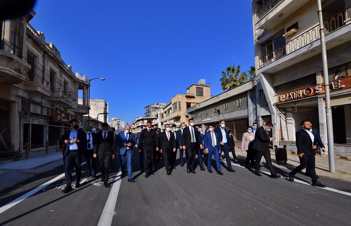 46 yıllık hasretin ardından tekrar ziyarete açılan Kapalı Maraş Bölgesi’ni ziyaret ettik. 

Sembolik anlamı büyük olan bu adım Kuzey Kıbrıs Türk Cumhuriyeti’ne hayırlı olsun