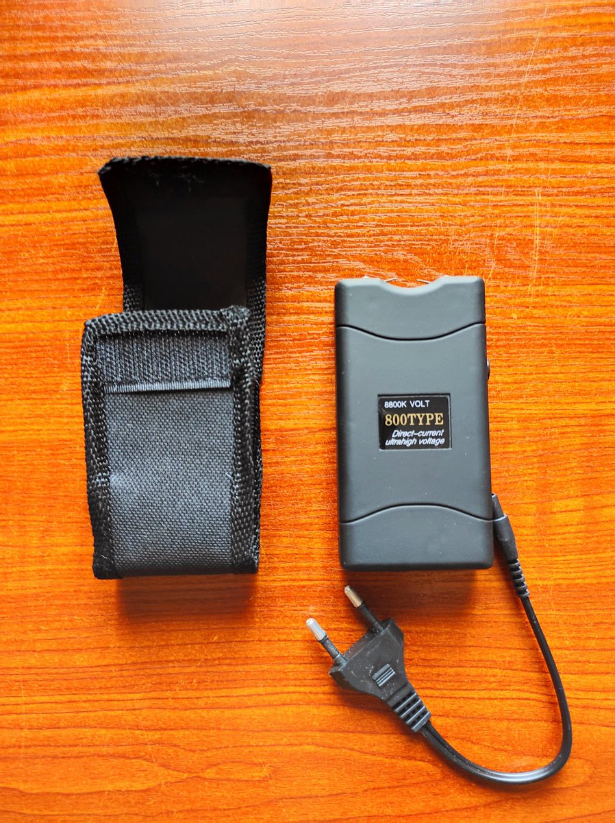 safe_guarded's tweet photo. 🗣️🔊 Ladies! Just a gentle reminder that you shouldn't buy that extra shoe or jewelry...instead invest in ur safety. Better to have it &amp; not need it than to need it &amp; not have it. Cop one of these now👇🏼 DM is open.
#AbujaTwitterCommunity #StaySafe #pepperspray #peppersprayvendor https://t.co/2JLt0mYECC