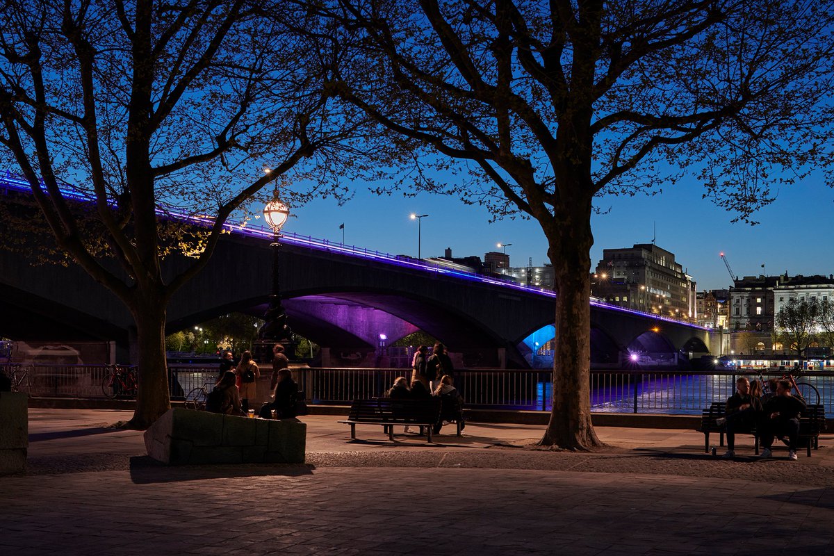 IlluminatedRiv's tweet photo. #DidYouKnow Waterloo Bridge is the longest bridge in central London? The Bridge measures 1,230ft / 370m, and is now enhanced by a line of light, introducing pastel washes of colour to illuminate its central spine. #IlluminatedRiver https://t.co/nT4OsAfYyW