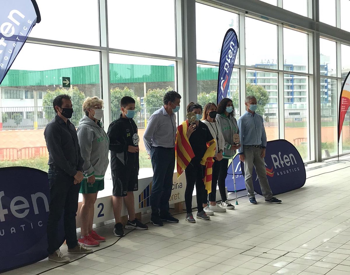 Catalunya CAMPIONS D’ESPANYA d’adaptada, inclusiu i aleví!
La nedadora Irache Torres ha sortit a recollir el trofeu.