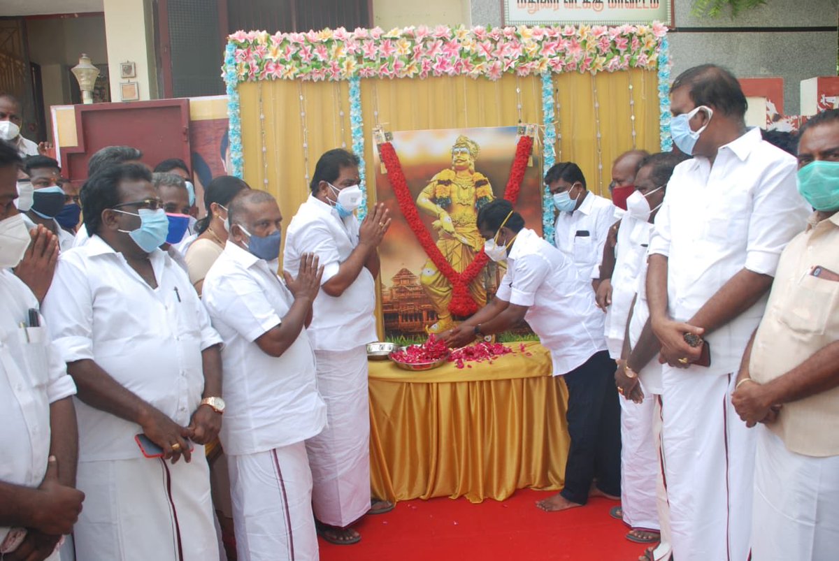 pmoorthy21's tweet photo. மதுரை வடக்கு மாவட்ட கழகம் சார்பில்  *#பேரரசர்*#  *#பெரும்பிடுகு முத்தரையர்* பிறந்த நாளை முன்னிட்டு அவரது *#திருவுருவ படத்திற்கு* மாவட்ட கழக அலுவலகத்தில் *#மாலை அணிவித்து,மலர்தூவி மரியாதை* செய்த போது... https://t.co/qIOlBe8xBY