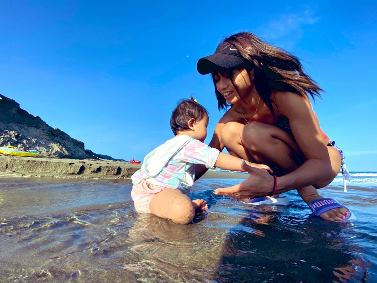oomaipasta00's tweet photo. 海辺に住みたいなー。
嫌なことも流してくれる🌊
あたしの両親も海が大好きだったなぁ

あたしの首のイルカは両親の形見🐬
今年も海に会いに行かなくちゃ〜 https://t.co/GkvajHpyJu