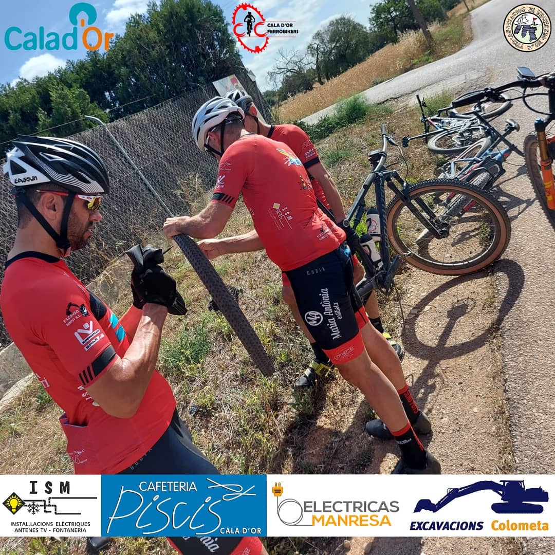 ferrobikers's tweet photo. #findesemana de pinchazos?!? 🤔🤣🤣
.
#ferrobikers #yoquieroserferrobiker #sinopotsentrena #calador #visitcalador #santanyi #mallorca #mountainbike #mtblife #mtb #btt #lovecycling #cycling #ciclismo #mallorcabtt #cyclingmallorca
.
https://t.co/Awry2lXE1V https://t.co/cpiMLzobk3