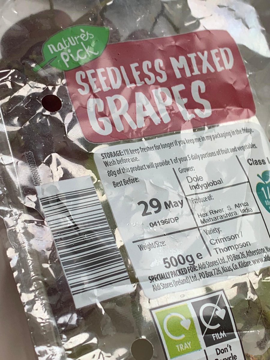 maxwell_kidd's tweet photo. @AldiUK purchased these grapes yesterday for my daughter,  got something a little extra in them , dead spider. https://t.co/pOtntp1jKe