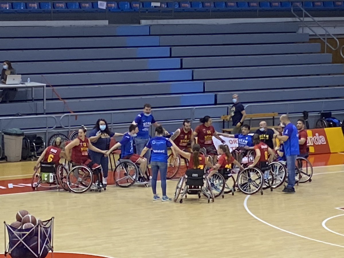 Anibal_Deportes's tweet photo. #FinalFourBSR Ascenso a División de Honor en #Murcia
Final del 3/4 @UCAMMURCIABSR - 39
@ABasketmi - 54 https://t.co/0N17b7ZifH