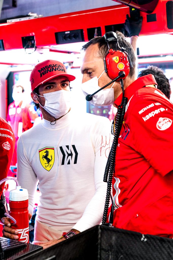 Carlossainz55's tweet photo. 🇲🇨 It’s Race day!! #MonacoGP
-
#carlossainz #essereFerrari https://t.co/OmVAXqyJZi