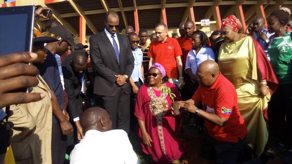 RMalango2021's tweet photo. Pre-COVID19 engagement with @KingOyoOfficial @SAMissionNY @YvonneChakaX2 @SDGoals climate action, sanitary pads for young girls, advocating 4 girls to stay in school #ThisisOurWork https://t.co/33ra6P4Oow