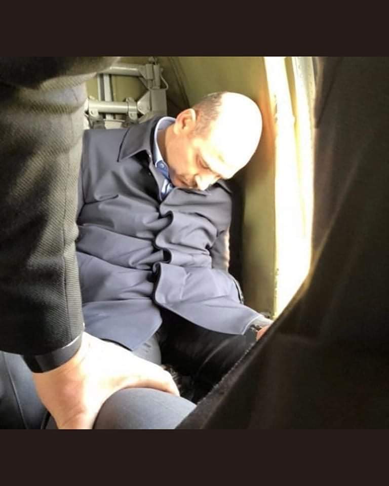 Bu fotoğraf golf oynamaya giderken çekilmedi.
Terörün in'lerini yerle bir etmeye giderken çekildi.
Seni savunacağız tıpkı senin bizi savunduğun gibi!
#süleymansoylununyanındayız