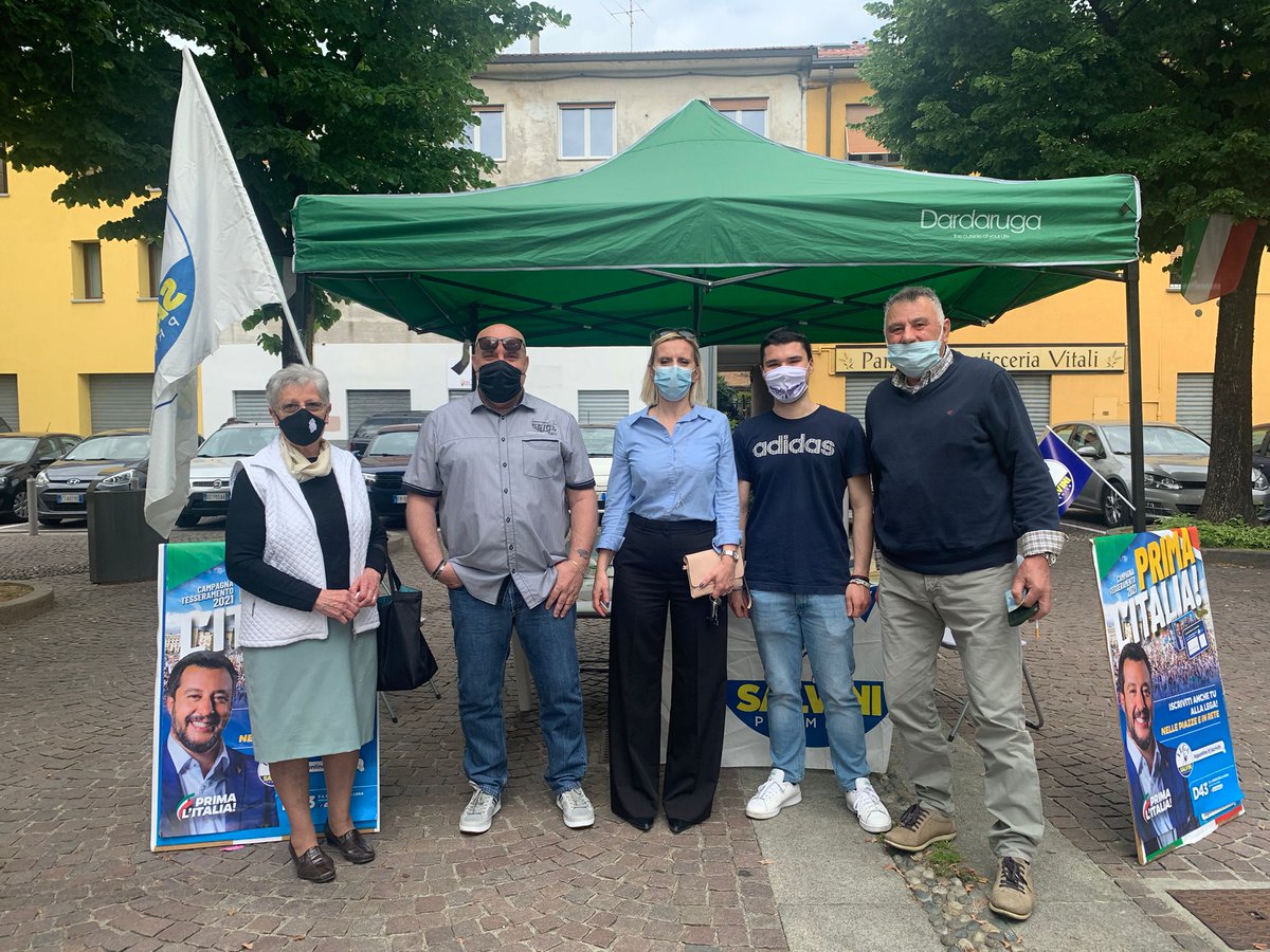 cmterzi's tweet photo. Questa mattina tappe a #Ciserano, #Osio Sotto e #Treviolo in alcuni dei tanti gazebo allestiti nel fine settimana dalla #Lega bergamasca. Sempre tra la gente, per mantenere il contatto col territorio e le sue necessità! Avanti! https://t.co/LgyWNniQl0