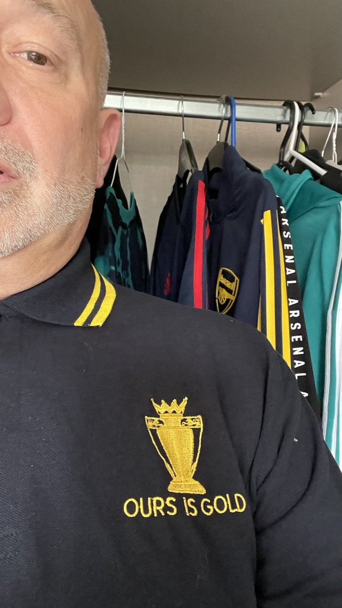 klf2073's tweet photo. On me way to see the boys.@afc #Emirates #Arsenal #COYG @SheWore 
Far two many choices but I went with the one that means the most⚽️#invincible https://t.co/tCiEMeFRrr