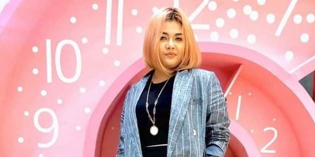 ATHEN CHO SWE, a famous singer, was abducted from her home on Aung Dhamma Yeiktha Street, Ward 12, HLAING, Yangon by Terrorists (Myanmar security forces) at 7:30pm. She was being charged under section 505 (a) earlier.

#May23Coup #WhatsHappeningInMyanmar #MilkTeaAlliance