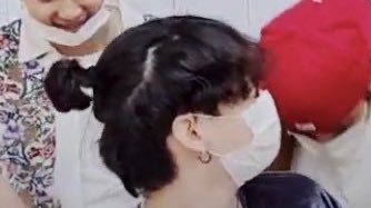 ผมทรงนี้มัมหมีเทรนมากับมือเลยนะ น้องจองกุกเก่งมาด มัดผมจุกไปโรงเรียนเองทุกเช้าเลยยย 🥺