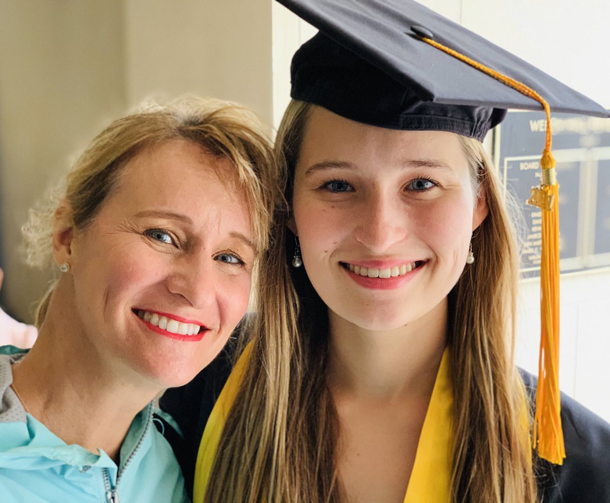 DrKimCOOL's tweet image. In the blink of an eye, she went from a high school grad to a college grad!  You are an amazing young woman @katiencool Thank you to all the teachers @WAISSBISD for setting her up for success!  #CNSGrad @UTAustin #Classof2021 @SBISD