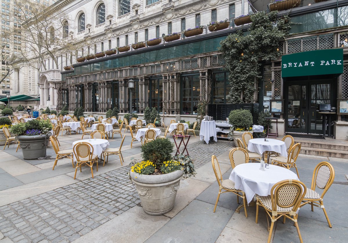 Ready for Sunday brunch? Bryant Park Grill is a Parisian-style restaurant cozily situated between the landmark New York Public Library and Bryant Park. @bryantparkgrill 📍Bryant Park Grill at 25 West 40th Street, Manhattan, New York City