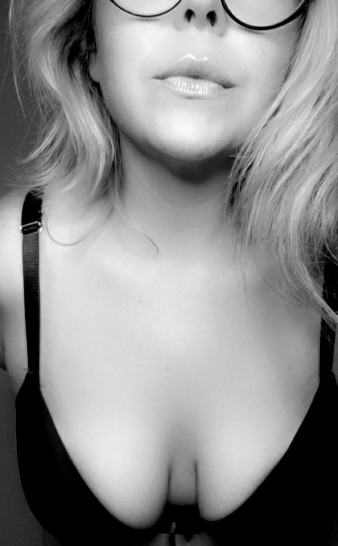 monasexy320's tweet photo. Kiss my lips. 
https://t.co/JGvuY70KJc https://t.co/Tq66v7u98v
