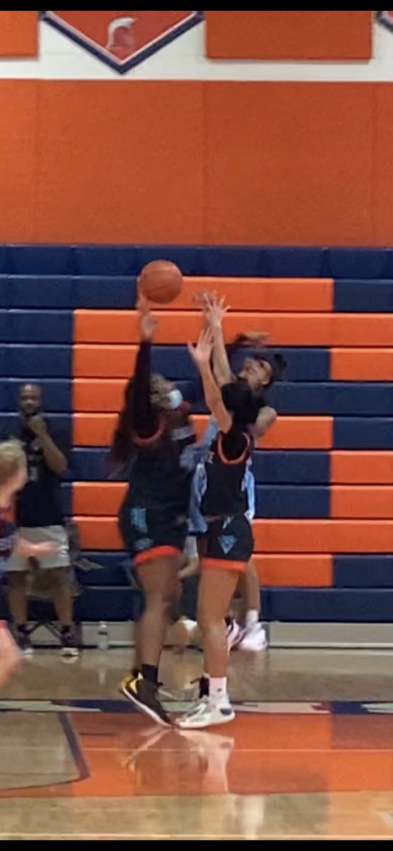 MMBR_CoachGBell's tweet photo. #MMBR 🚨It’s A Major Weekend 🚨
#MajorBallers #MajorDawgs #MajorMode #GirlsAAU #MovezVA
📍Elevate Elite 3SSB @Elevate_Elite
🏀@EYGInvitational 🏀
🕶Checkout the action shots from Day #1🔥🔥 @mmbrmedia
📈@alarybell2023 continues her dominance in the paint on defense https://t.co/8OGVeDntLr