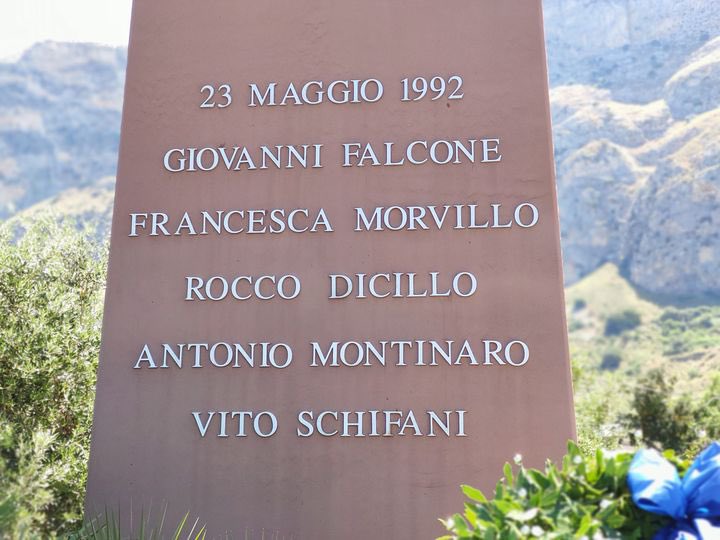 Laura Pausini tweet media