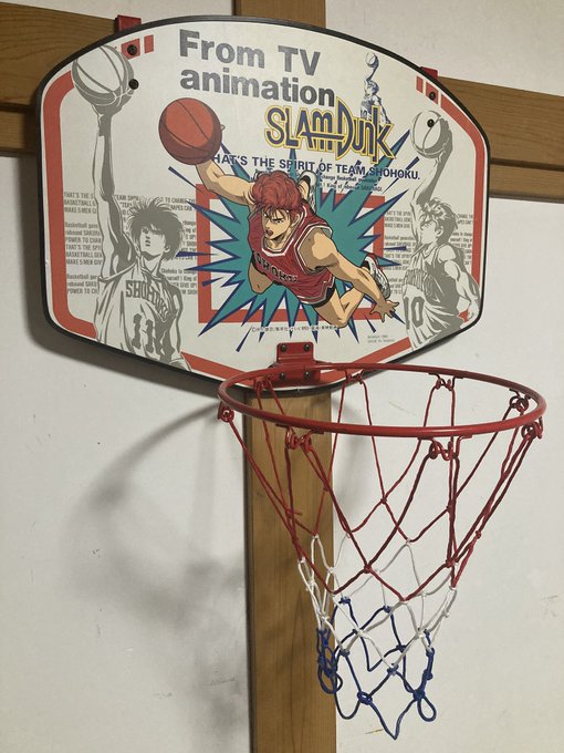 子供の頃から部屋にバスケットゴール置きてえなぁって思ってています置いてるけどやっぱもっとでけえの欲しいわ 