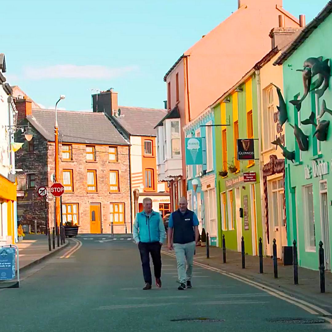 Sunday strolls with Rory and Colm. You couldn't get two more knowledgable guides than these two boyos!

bit.ly/DingleSleaHead…

#DingleSleaHeadTours #Dingle #DinglePeninsula #Kerry #WildAtlanticWay  #irishancestry #LoveDingle #sleaheaddrive #explorethekingdom