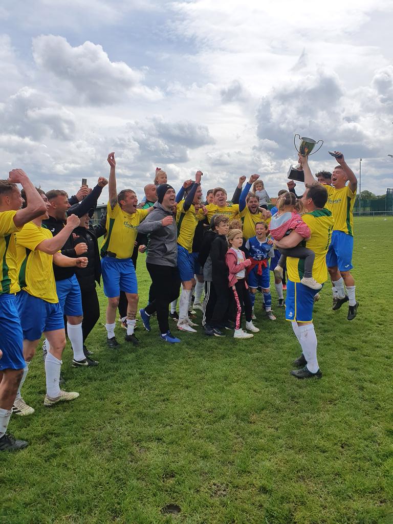 Congratulations to <a href="/lion_malley/">Lion O'Malley's</a> on winning the  @HARTLEPOOLSUND1 Motif8 Premier League. Nice to see a few old friends and familiar faces at the game as well🏆
