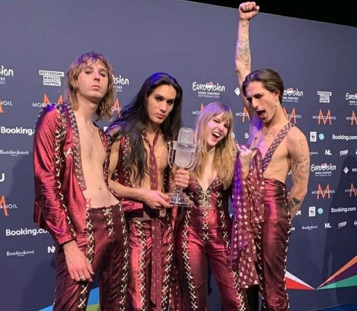 Emma_De_Maria's tweet photo. Parla, la Francia purtroppo parla, non sa di che cosa parla ♠️♠️

#Eurovision #ESC2021 #maneskin https://t.co/BzbZZJ7BKV